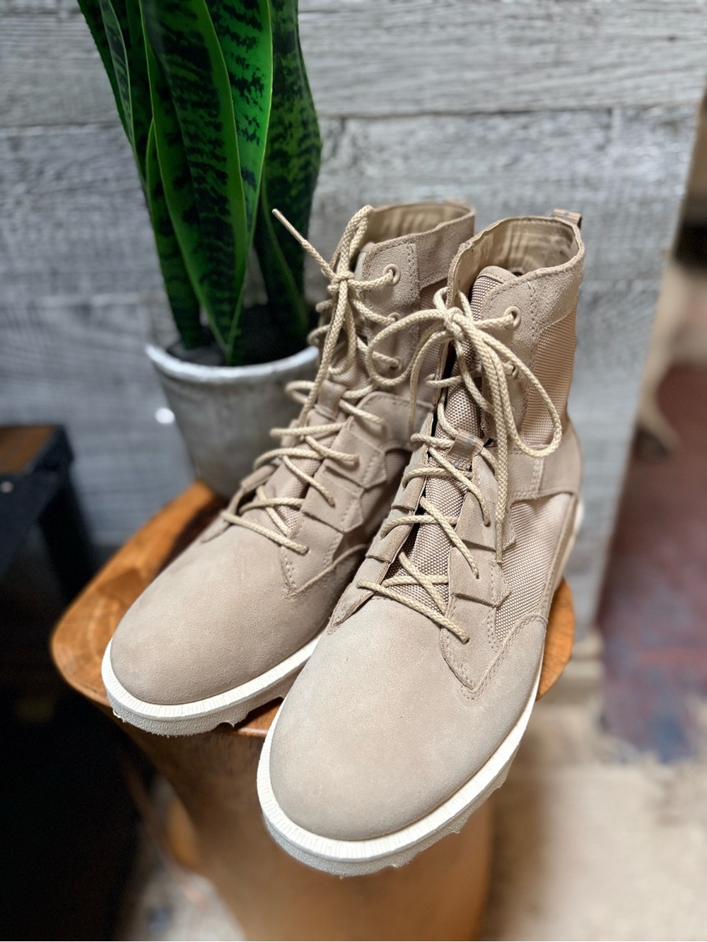 Sorel | Caribou OTM Lightweight Water-Res Lace-Up Boots - Women's 10.5, Beige